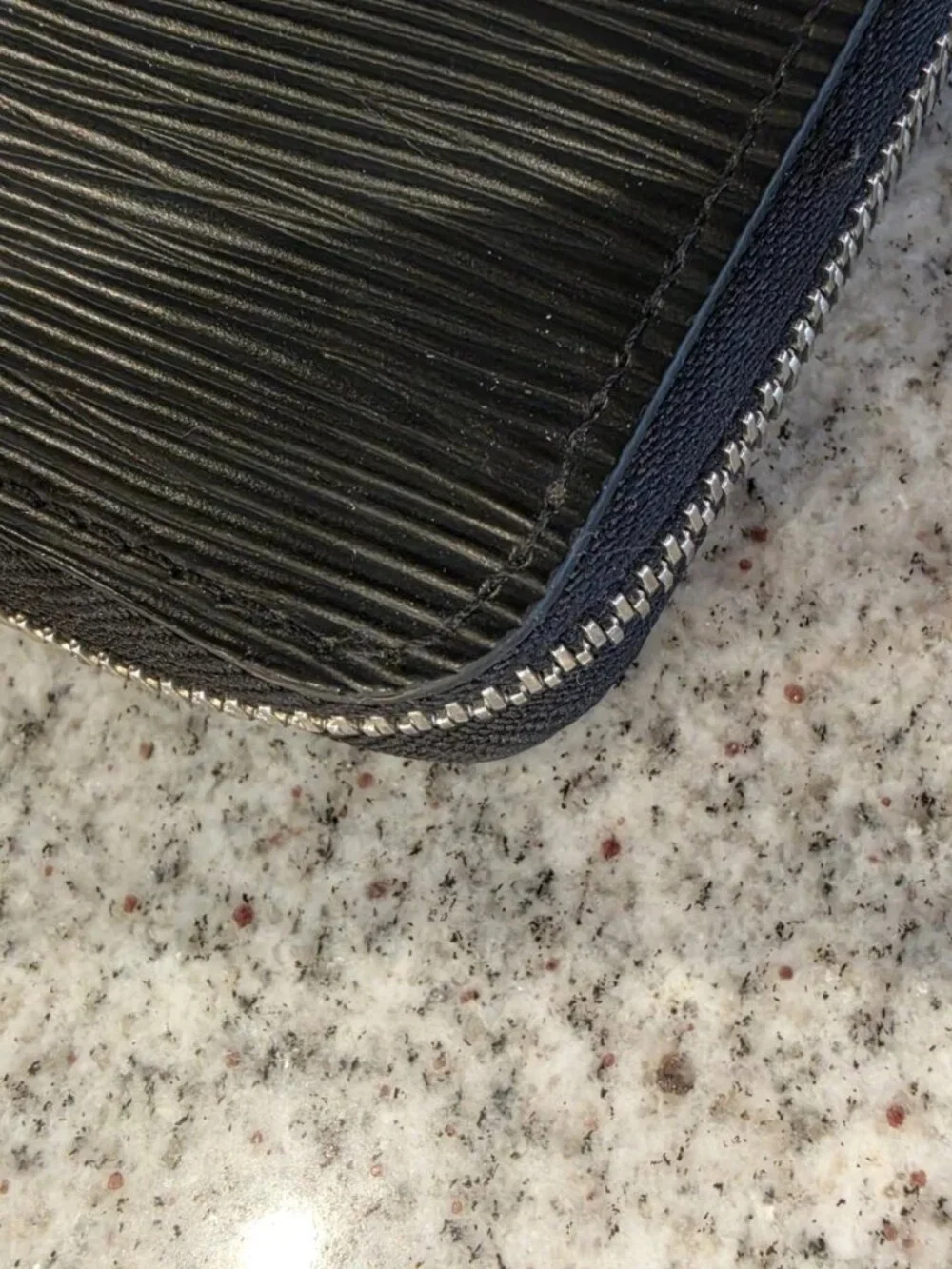 Authentic Louis Vuitton Zippy Wallet in Black Epi Leather